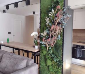 Зелена стена MOSS wild в интериора на частен дом