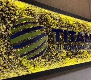 Frame with logo and preserved moss for Titan Zlatna Panega